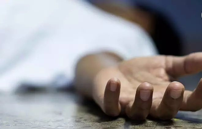 "दुकान के बाहर युवक की अप्रत्याशित मौत, परिवार सदमे में"