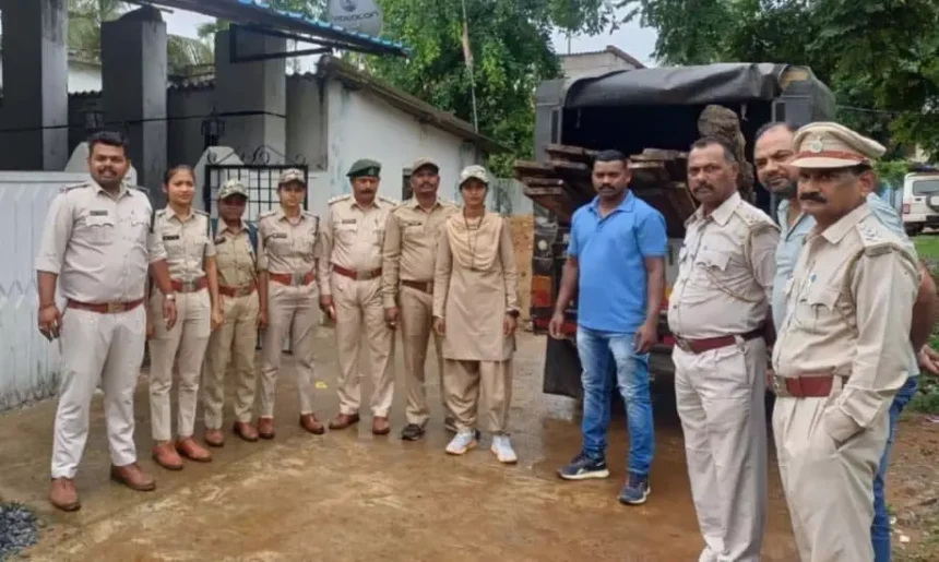 उड़नदस्ता दल और विशेष टीम की बड़ी कार्रवाई, 5 लाख की अवैध सागौन चिरान जब्त