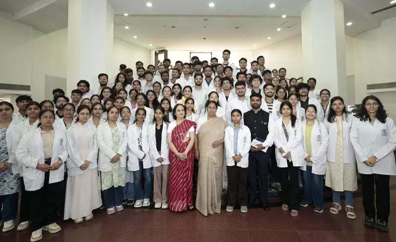 मुख्यमंत्री ने मौलाना आज़ाद मेडिकल कॉलेज छात्रावासों के नवीनीकरण के आदेश दिए