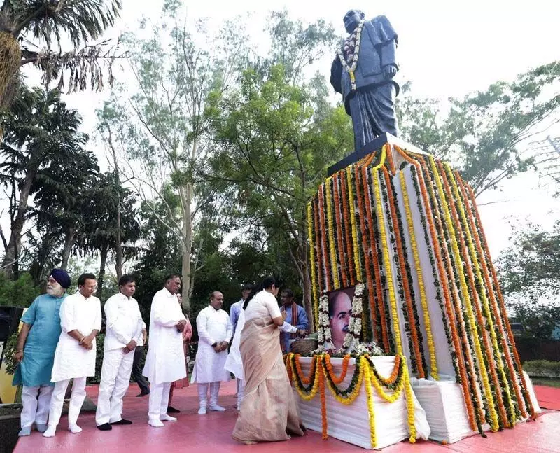 भाजपा नेताओं ने डॉ. श्यामा प्रसाद मुखर्जी की पुण्यतिथि पर श्रद्धांजलि अर्पित की
