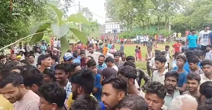 बाघ ने सिल्ली के घर में ली शरण, पलामू टाइगर रिजर्व की टीम कर रही रेस्क्यू