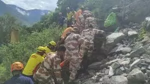 Alakanda : गिरा यात्री वाहन, तीन की जान गई, कई अब भी लापता