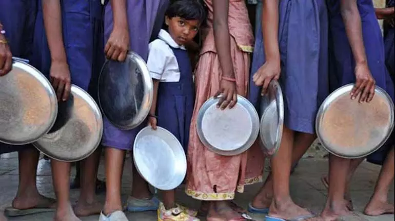 बंगाल के स्कूल ने 25 साल बाद हिंदुओं और मुसलमानों के लिए अलग-अलग मध्याह्न भोजन की व्यवस्था समाप्त