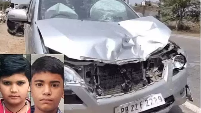 सड़क पर स्कूटी से दौड़ रहे थे नाबालिग, कार से टकराकर हुई दर्दनाक मौत