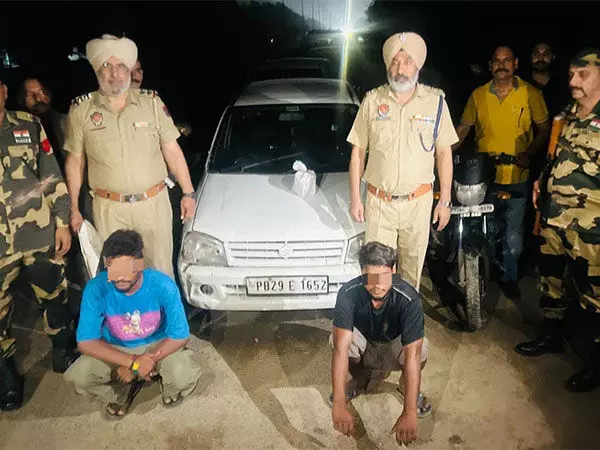 BSF ने अलग-अलग अभियानों में 5 लोगों को गिरफ्तार किया, हेरोइन के पैकेट जब्त किए