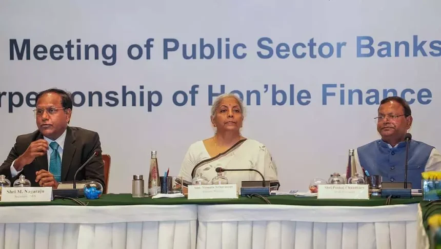 सार्वजनिक क्षेत्र के बैंकों को उदारतापूर्वक ऋण देना चाहिए: Finance Minister