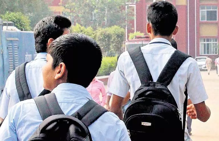 स्कूल न जाने वाले बच्चों के लिए विशेष सेल बनाएं: दिल्ली सरकार का निर्देश