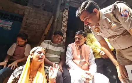 शाहदरा युवक हत्याकांड: लव एंगल आया सामने, यश की मां बोलीं- लड़की से करता था प्यार, साजिश के तहत उसे मारा