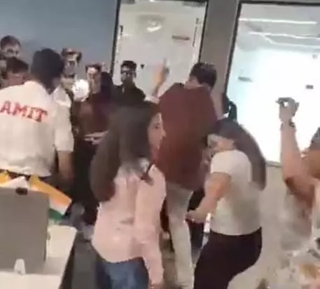 चार वरिष्ठ अधिकारियों की नौकरी गई! वीडियो से मची खलबली