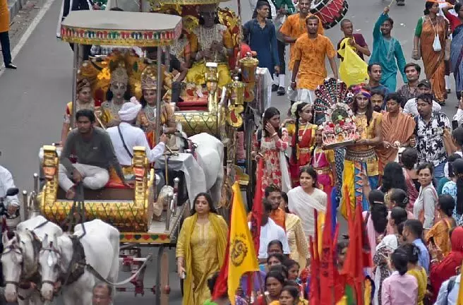 जगन्नाथ ने विशेष अतिथियों के साथ रिक्शा से किया शहर का भ्रमण