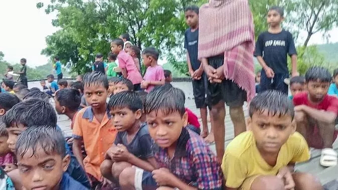 भारी बारिश से स्कूल परिसर में घुसा पानी, 162 छात्र सुरक्षित रेस्क्यू