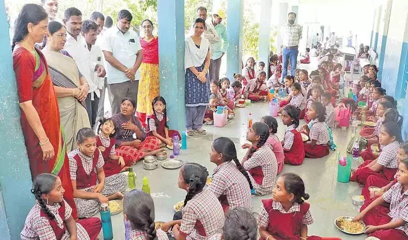 शिक्षा प्रणाली ध्वस्त हो गई