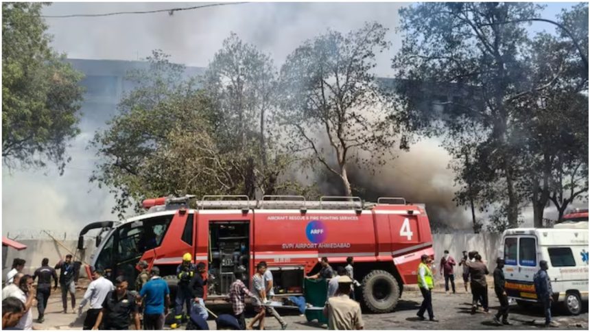 Ahmedabad Plane Crash: अहमदाबाद के सरदार वल्लभभाई पटेल अंतरराष्ट्रीय हवाई अड्डे से...