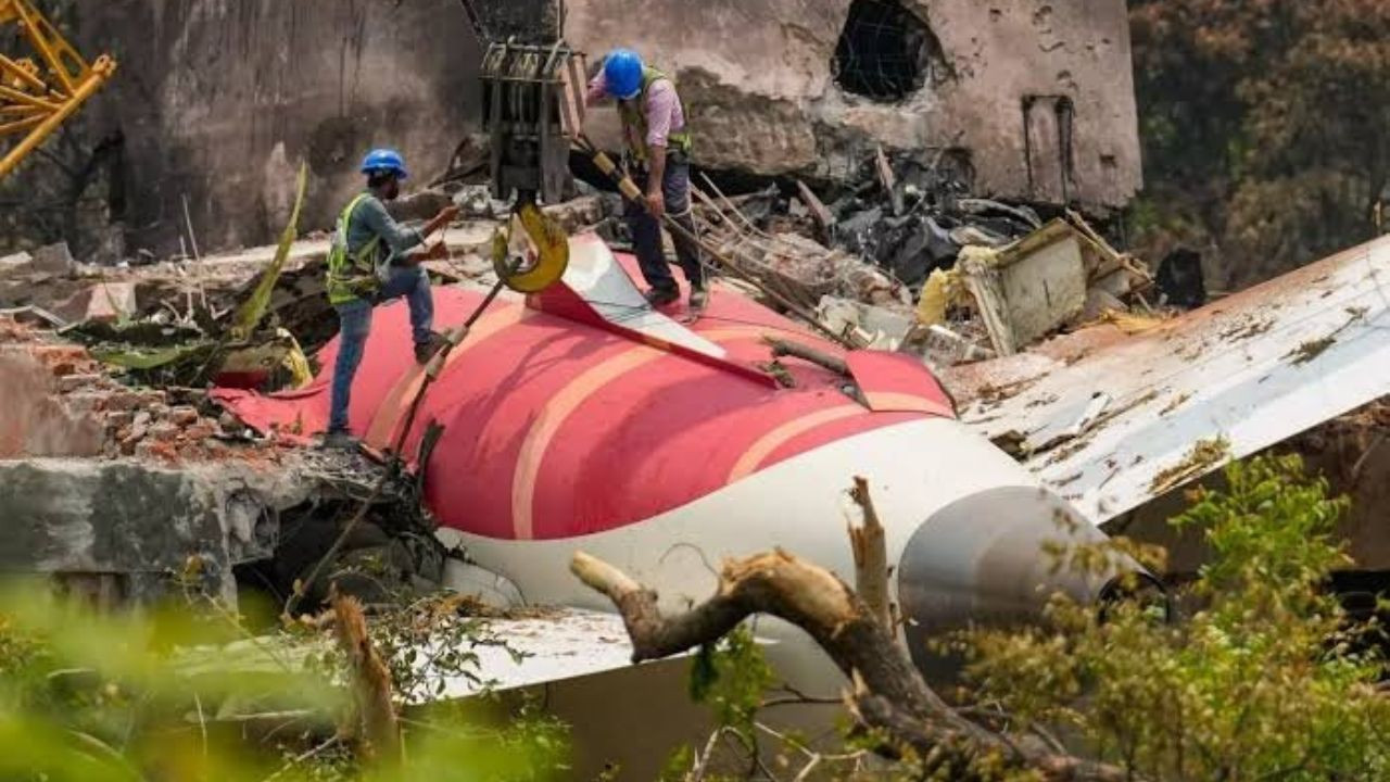 20 जून के आदेश में DGCA ने कहा, एयर इंडिया द्वारा बार-बार और गंभीर उल्लंघनों का...