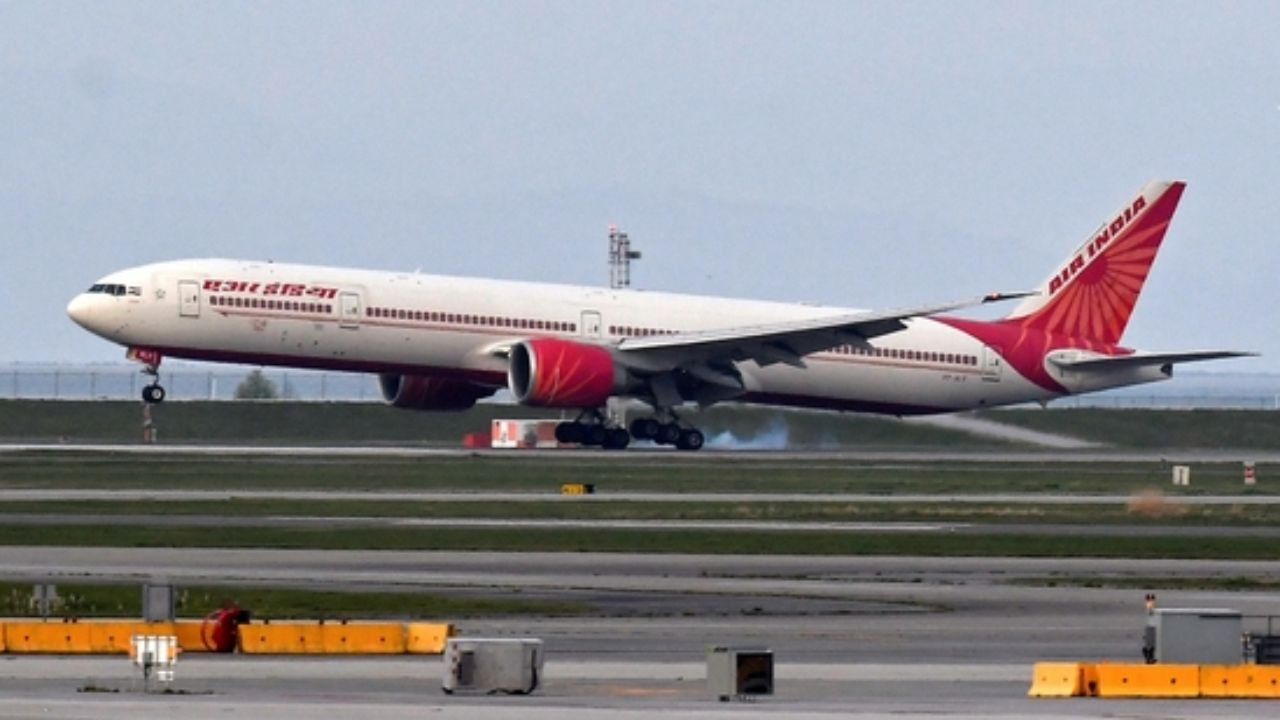 Air India Flight Technical Glitch: हांगकांग से दिल्ली जा रही फ्लाइट AI315, जो बोइंग 787-8 ड्रीमलाइनर...