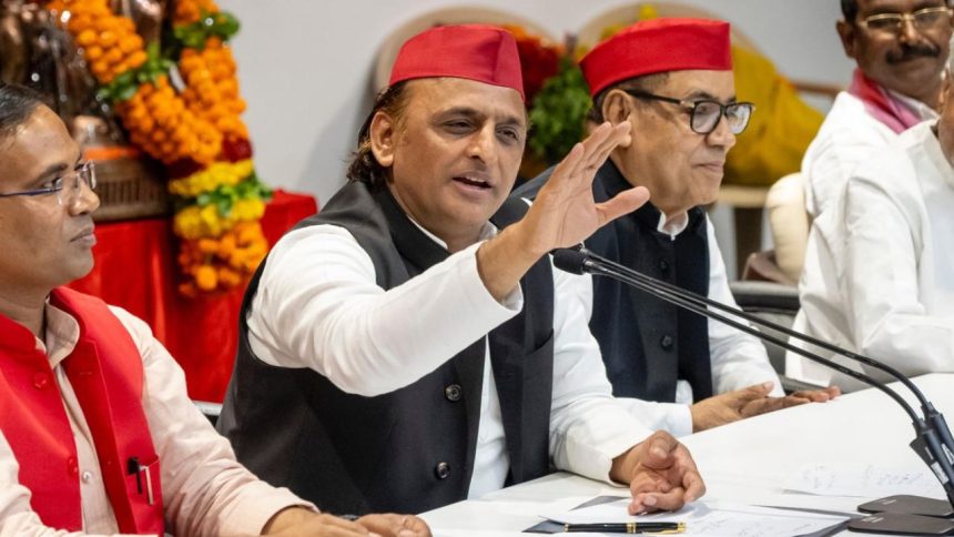 अखिलेश यादव ने आरोप लगाया कि सरकार अपने मनमुताबिक फैसले कराने के लिए जजों...