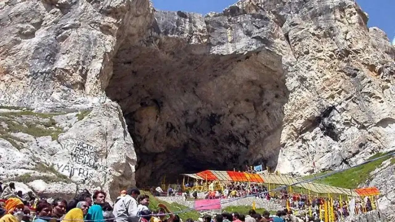 Amarnath Yatra 2025: अमरनाथ यात्रा में अभूतपूर्व सुरक्षा होगी, जिसमें 50,000 सीआरपीएफ...