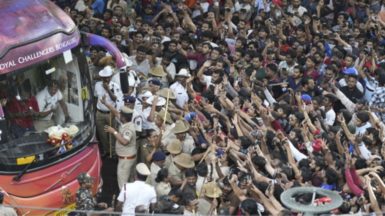 Bengaluru Stampede: '1000 पुलिसवाले तैनात थे', RCB इवेंट में मची भगदड़ पर कोर्ट में बोली कर्नाटक सरकार, डिप्टी CM ने 5000 का किया था दावा