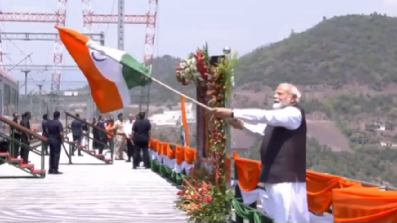 प्रधानमंत्री नरेंद्र मोदी ने शुक्रवार 6 जून 2025 को जम्मू-कश्मीर का दौरा किया....
