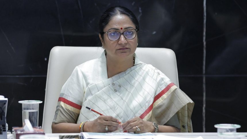 दिल्ली सरकार ने एक बड़ा फैसला लिया है. ऐसे में रेखा सरकार अब अध्यादेश के...