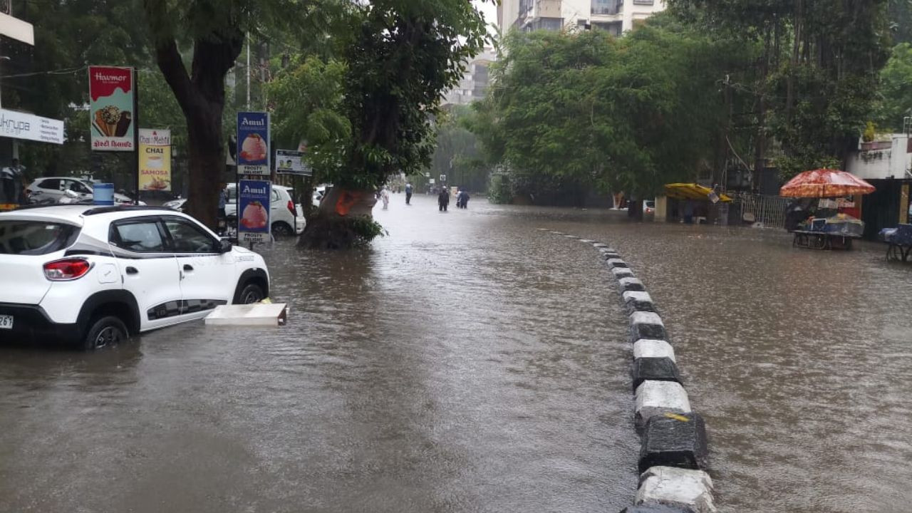 शनिवार को दिल्ली-एनसीआर में हुई भारी बारिश ने लोगों को गर्मी व उमस से राहत...