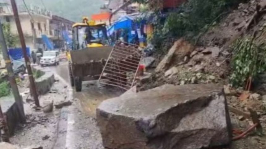 उत्तराखंड में भारी बारिश के चलते प्रशासन ने चारधाम यात्रा को 24 घंटे के लिए...