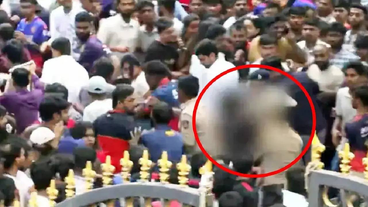 Video: बेंगलुरु के चिन्नास्वामी स्टेडियम में मची भगदड़ा का खौफनाक वीडियो, भीड़ के बीच से घायल को लेकर भागते पुलिसकर्मी