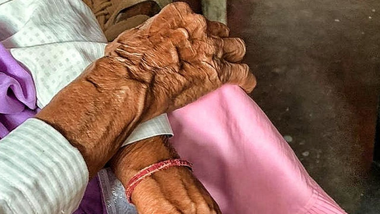 पीड़ित बुजुर्ग महिला का बेटा अपने परिवार के साथ पास के गांव में भट्टे पर...
