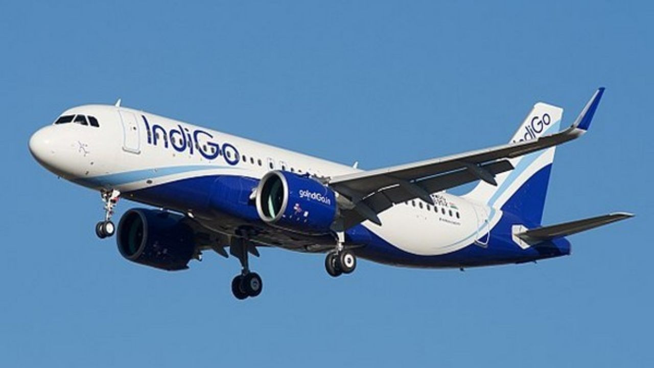 गुरुवार की रात गुवाहाटी से चेन्नई जा रही इंडिगो की फ्लाइट 6E-6764 (A321) की ईंधन की...