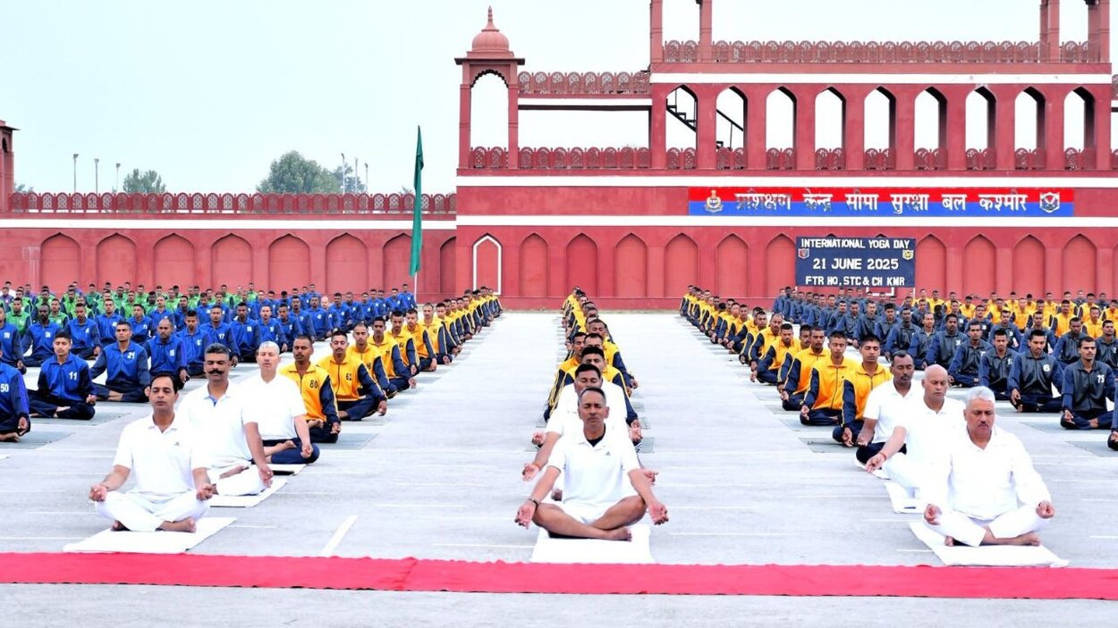 अंतरराष्ट्रीय योग दिवस ने यह सिद्ध कर दिया कि योग केवल मैट पर किया जाने...