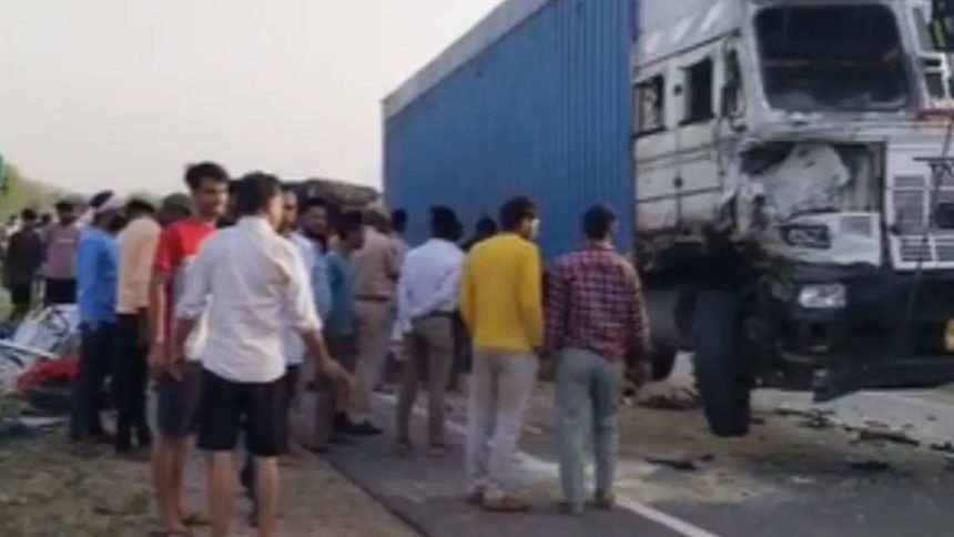 Jaipur Road Accident: जयपुर के जमवारामगढ़ में बड़ा हादसा हुआ, जहां एक कार और ट्रेलर की...