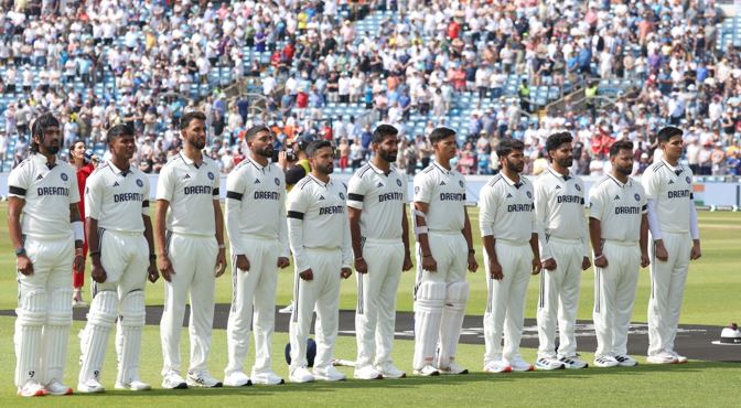 काली पट्टी बांधकर उतरे दोनों टीमों के खिलाड़ी, मैच में तीसरी बार हुआ ऐसा