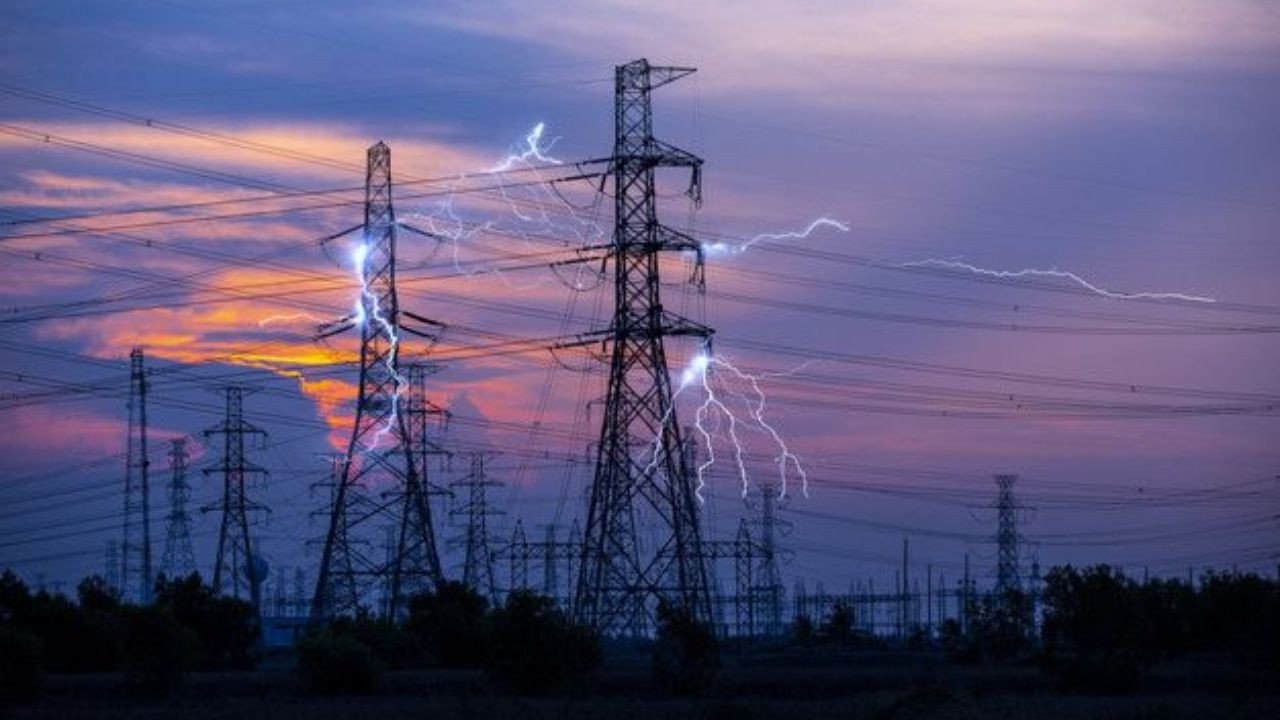 Electricity Bill: महाराष्ट्र के मुख्यमंत्री देवेंद्र फडणवीस ने राज्य के लोगों को...
