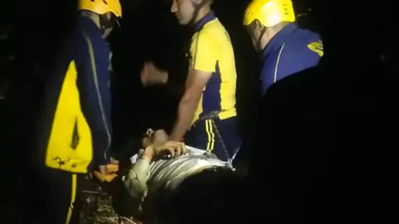 Nainital Road Accident: नैनीताल में रामगढ़ रोड पर एक कार दुर्घटनाग्रस्त होकर गहरी खाई...