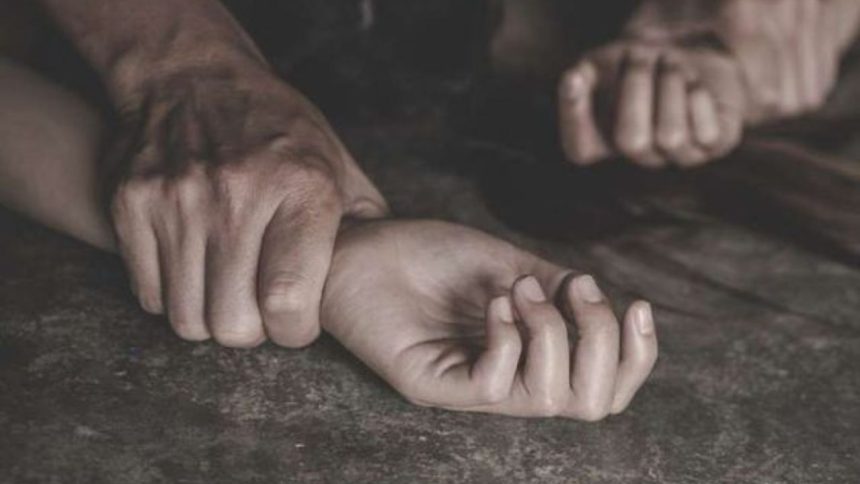 ओडिशा के गंजाम जिले में रविवार रात करीब 9:30 बजे, जब युवती अपने एक पुरुष मित्र...