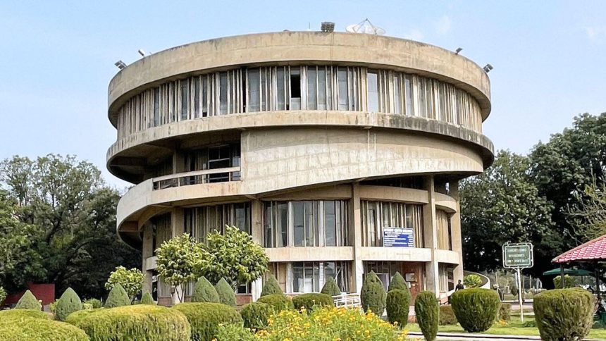 हालांकि पंजाब का पिछले साल भी दबदबा रहा था. जब 100 में से 7 अकेले पंजाब...