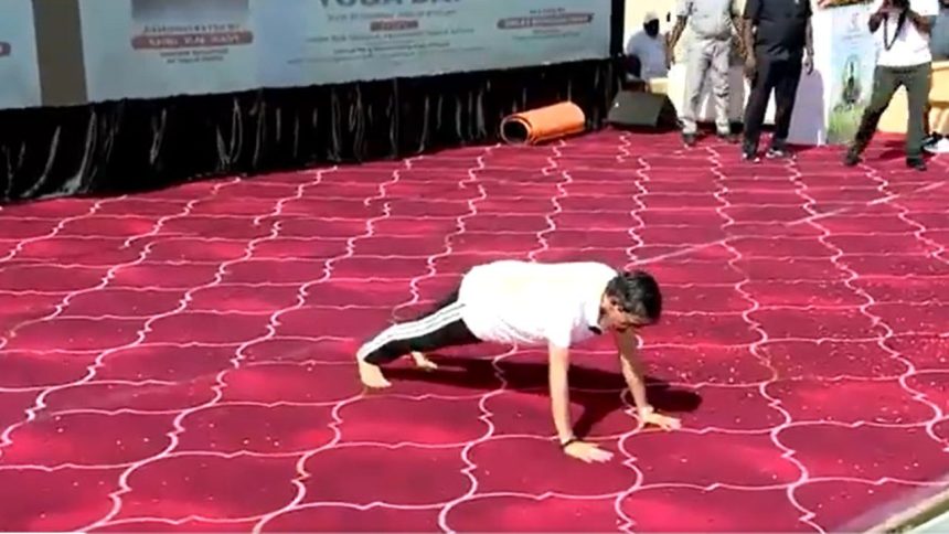 Ravindra Narayana Ravi 51 Pushups: शनिवार सुबह मदुरै के वेलाम्मल शैक्षणिक संस्थान में आयोजित...