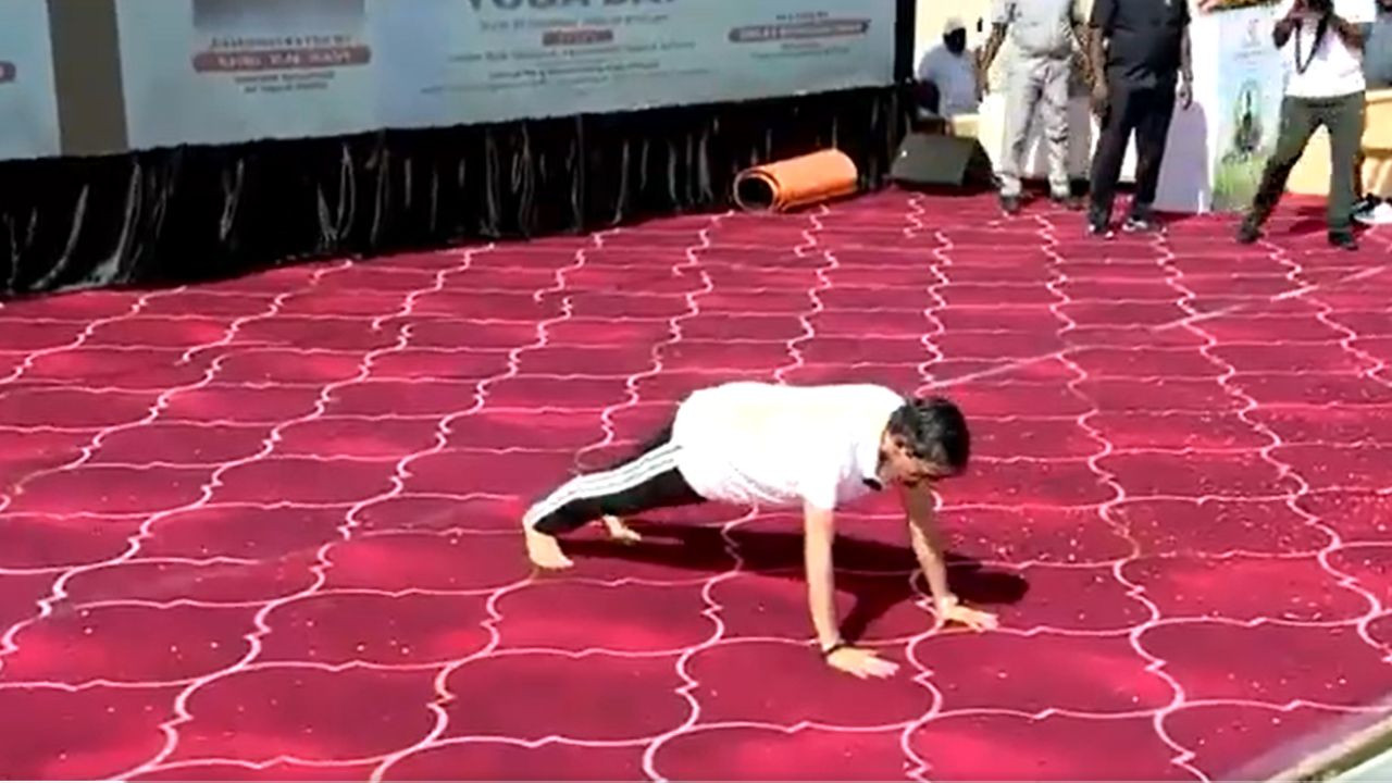 Ravindra Narayana Ravi 51 Pushups: शनिवार सुबह मदुरै के वेलाम्मल शैक्षणिक संस्थान में आयोजित...