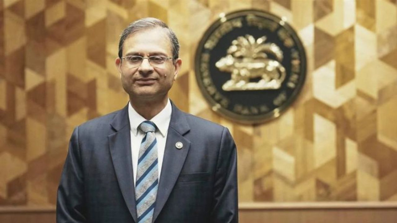 यह वह दर होती है जिस जिस पर रिजर्व बैंक दूसरे बैंकों को कर्ज देता है. अगर...