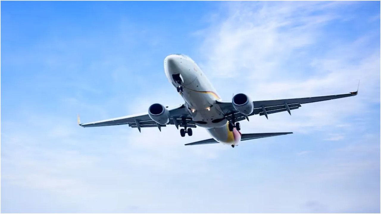 Safest Seat On Plane: हवाई यात्रा से पहले कई यात्री सोचते हैं कि विमान में कौन सी सीट...