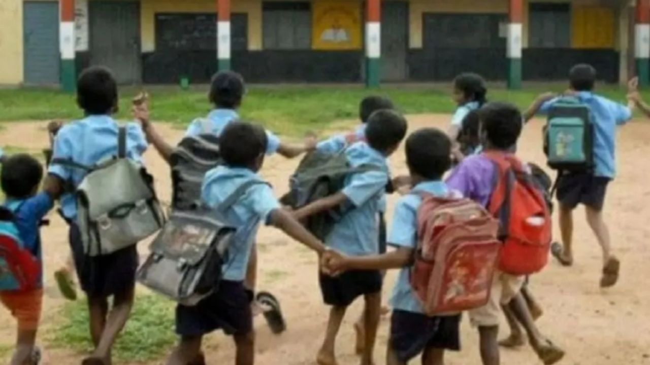 दिल्ली सरकार ने सभी सरकारी स्कूलों में स्कूल से बाहर रह गए बच्चों के लिए...