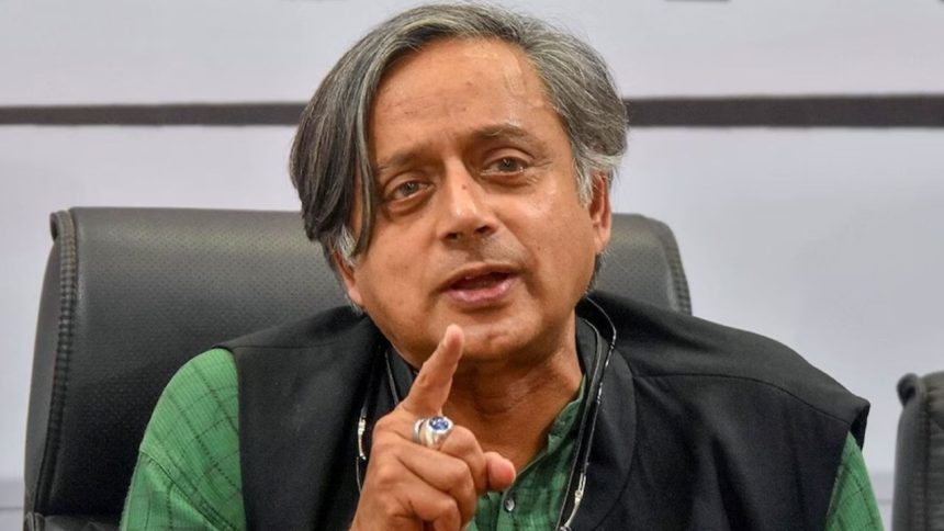 आरएसएस और संविधान को लेकर कांग्रेस सांसद शशि थरूर के बयान ने राजनीतिक...