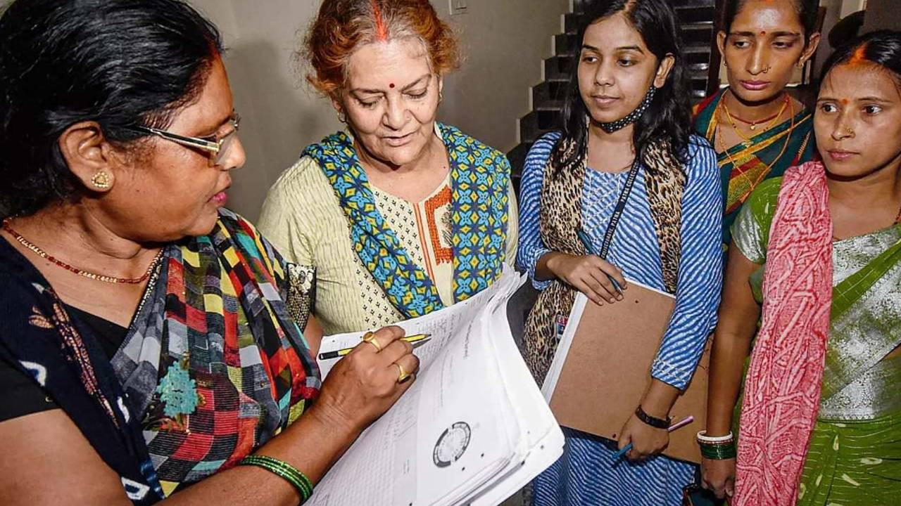 2011 की जनगणना के अनुसार, कर्नाटक में एससी आबादी 1.04 करोड़ थी. 2025 में यह अनुमानित...