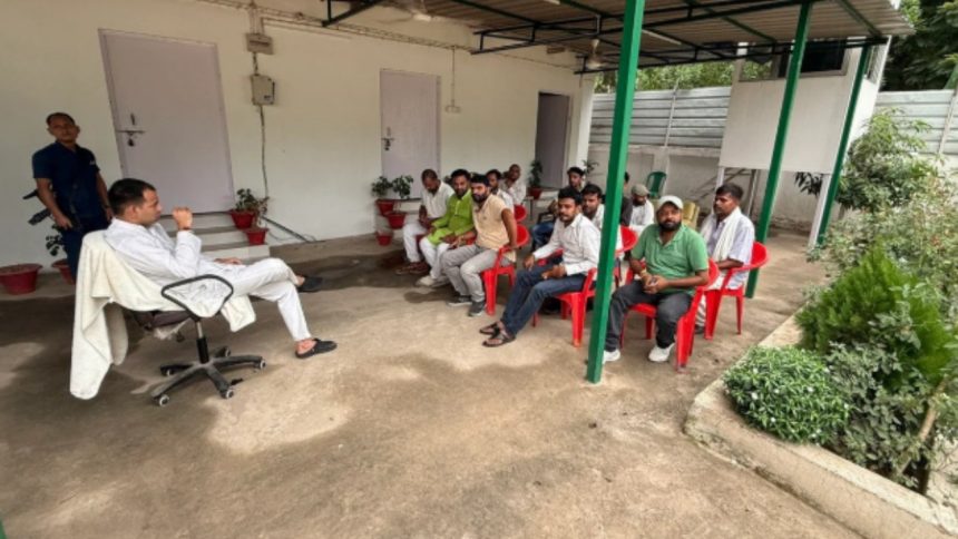 तेज प्रताप ने हाल ही में अपने आधिकारिक एक्स अकाउंट पर कुछ तस्वीरें साझा की...