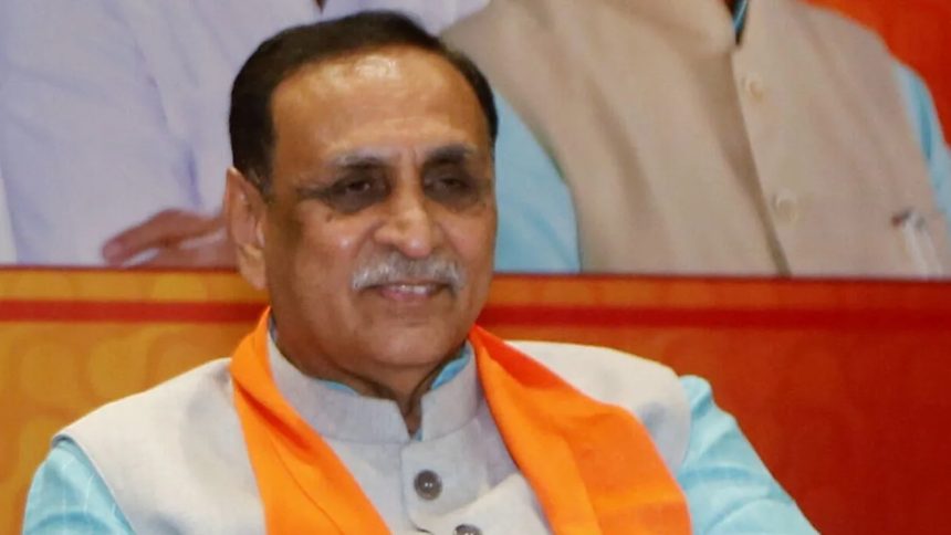 केंद्रीय गृह मंत्री अमित शाह पूर्व मुख्यमंत्री विजय रूपाणी के अंतिम...