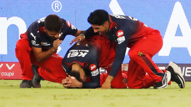 पहली बार IPL खिताब जीतने के भावुक हुए कोहली, आंखों से छलके खुशी के आंसू, मैदान पर फूट-फूटकर रोए, देखें VIDEO
