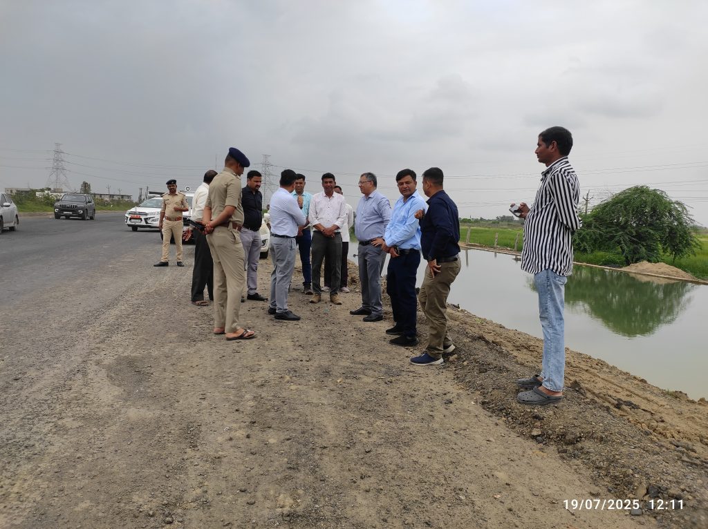 અમદાવાદ રાજકોટ નેશનલ હાઇવે પર સ્થિત પુલને પહોળો કરવાની કામગીરી ઝડપથી...