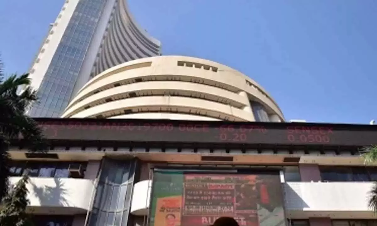 लगातार 4 सत्रों की बढ़त के बाद सेंसेक्स और निफ्टी में गिरावट