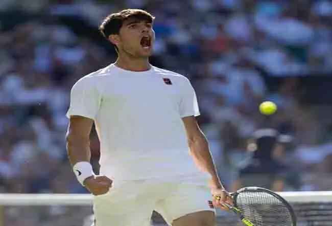 Wimbledon 2025: कार्लोस अल्काराज़ ने पांच सेटों में फोगनिनी को हराया
