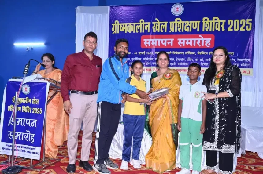 महापौर मीनल चौबे ने खिलाड़ियों को खेल अभ्यास में अनुशासन बनाए रखने के लिए दी बधाई